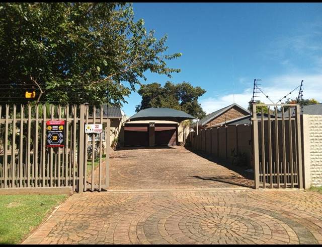 3 BEDROOM HOUSE FOR SALE IN HELIKONPARK